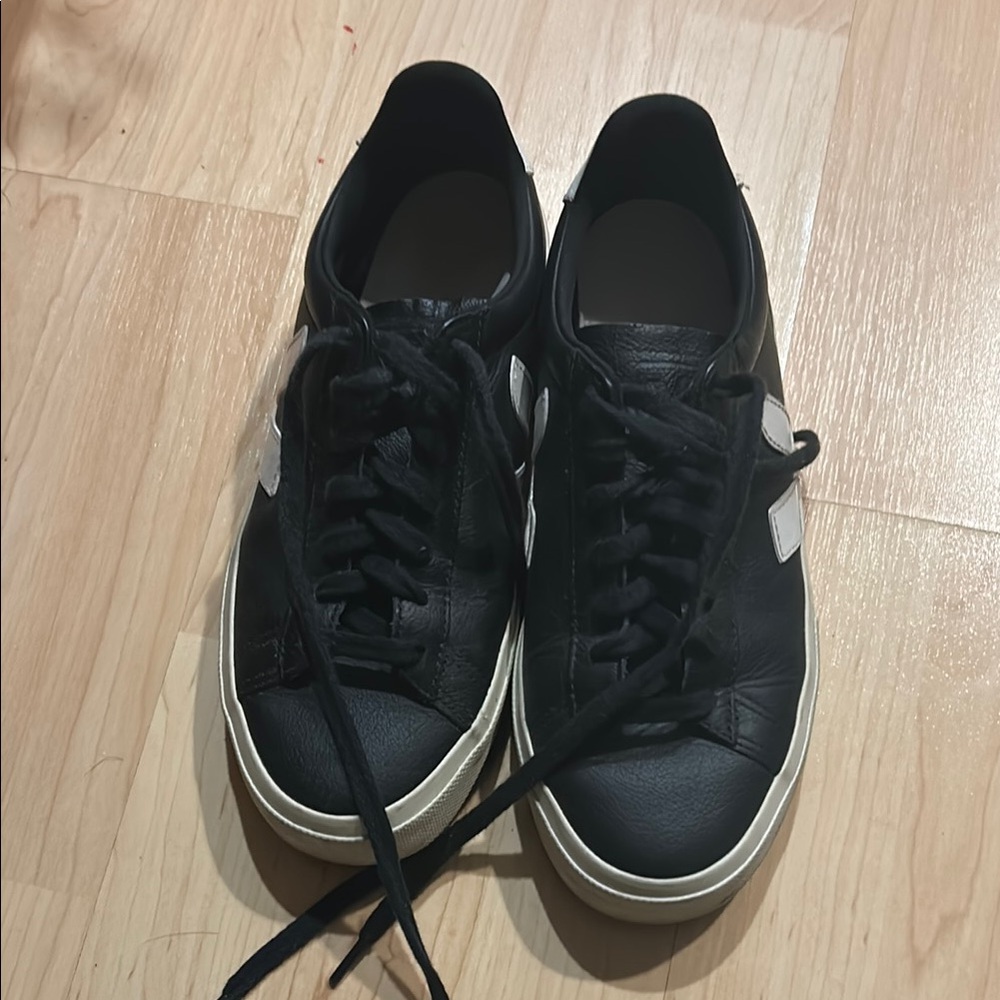 Veja Women Campo Sneakers Black - worn maybe 10 times.